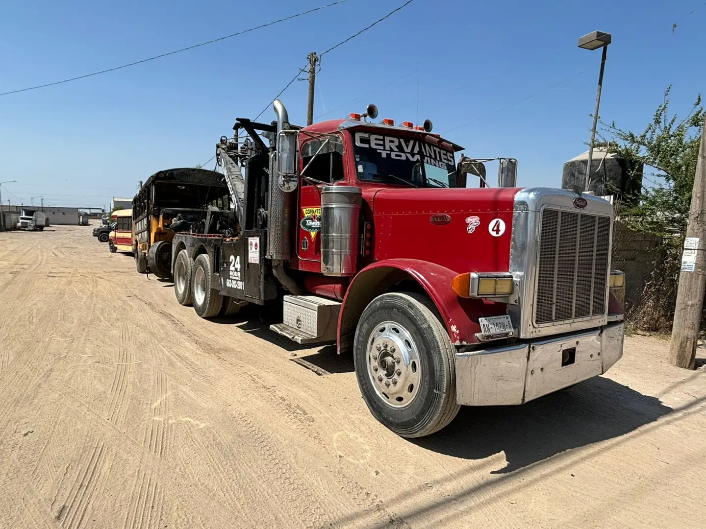 Grúa para equipo pesado y maquinaria mediana en Baja California