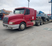 Plataforma de elevación Genie transportada en cama baja por Baja California